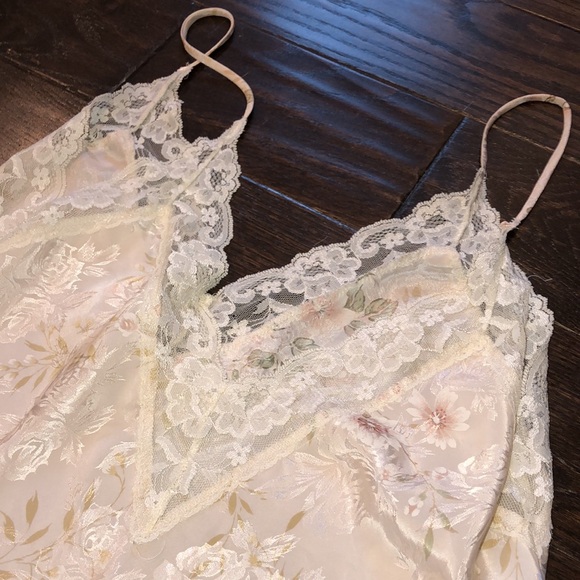 California Dynasty pink floral silky nightgown slip size large with lace detail - Picture 6 of 8